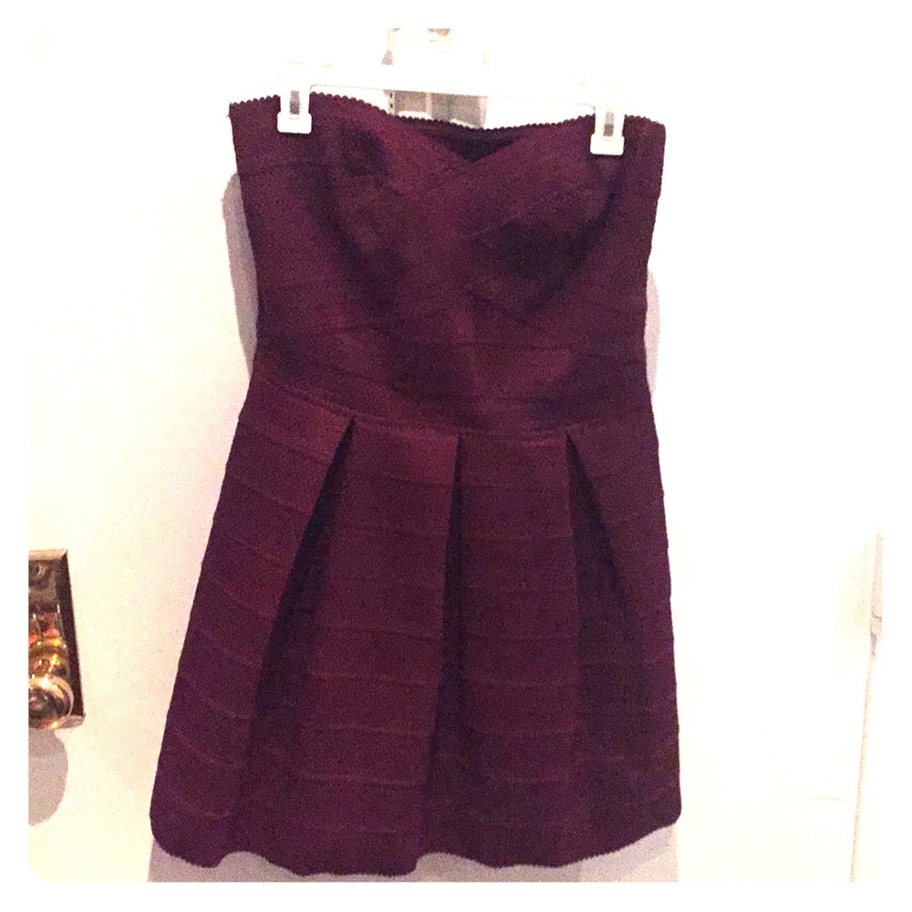 Structured strapless bandage dress in eggplant